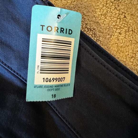 Torrid Flare Jeggings Size 18 NWT - Picture 2 of 7